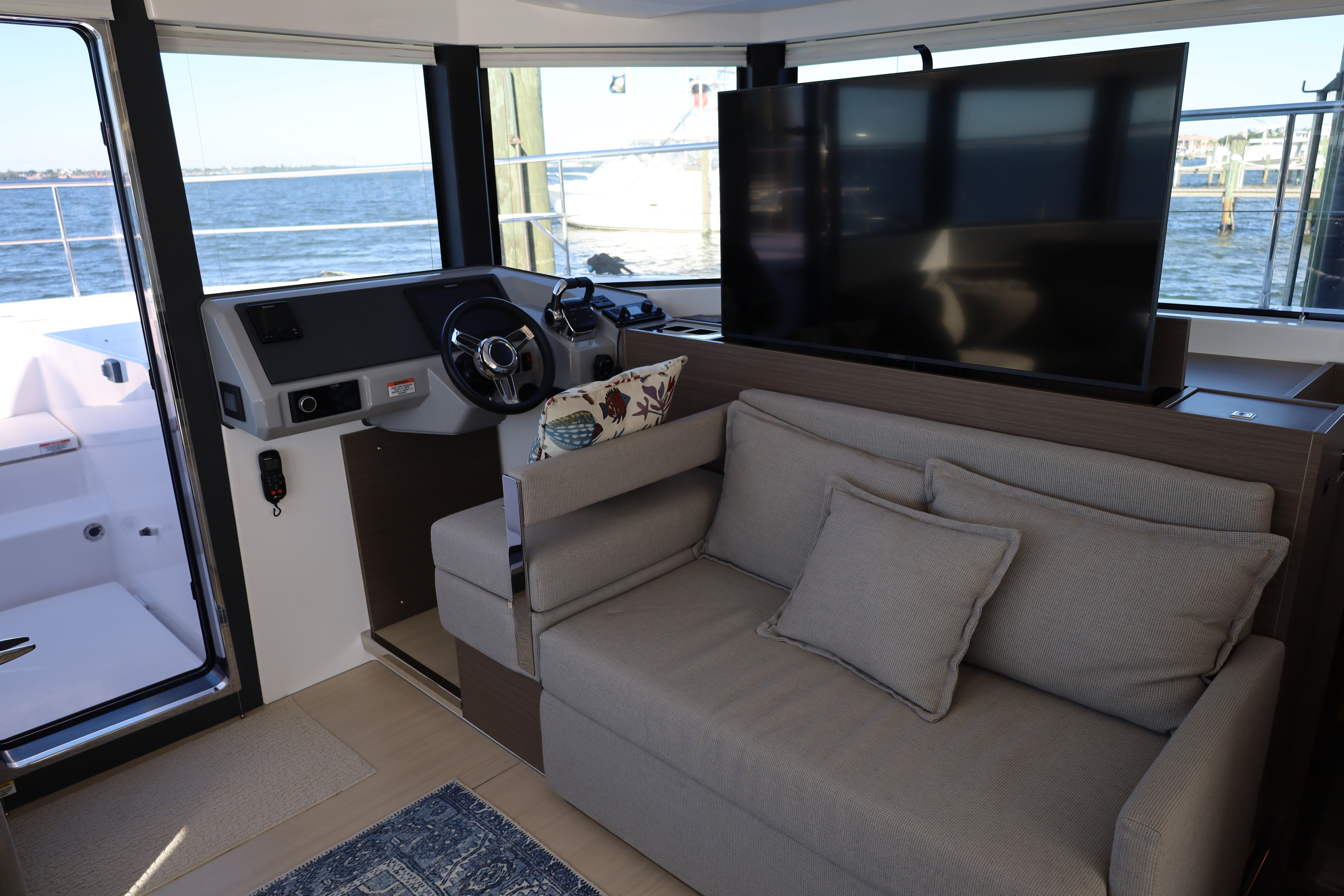 Leopard 46 Power Cat for sale - Interior and exterior views of luxury power catamaran 12