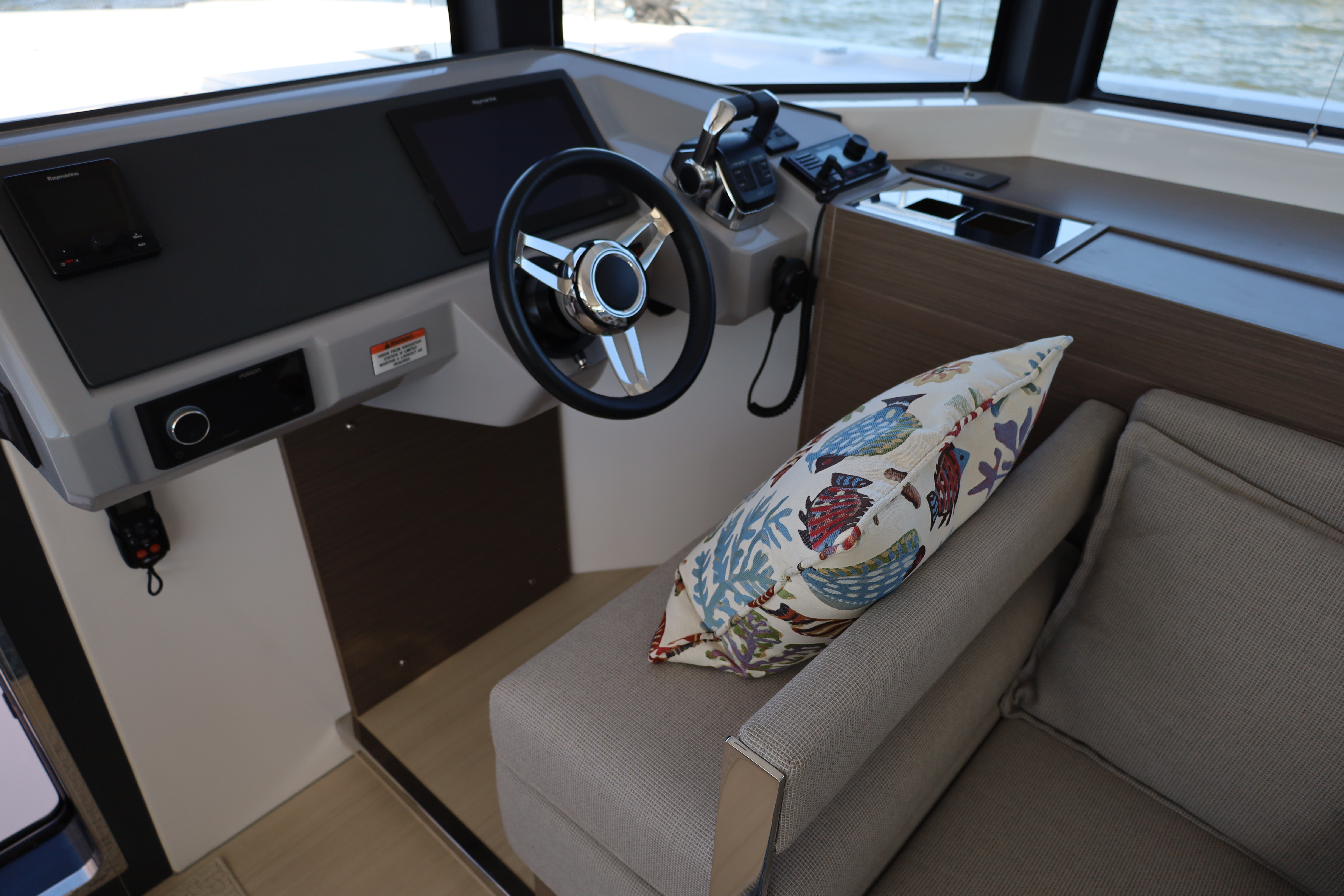 Leopard 46 Power Cat for sale - Interior and exterior views of luxury power catamaran 14