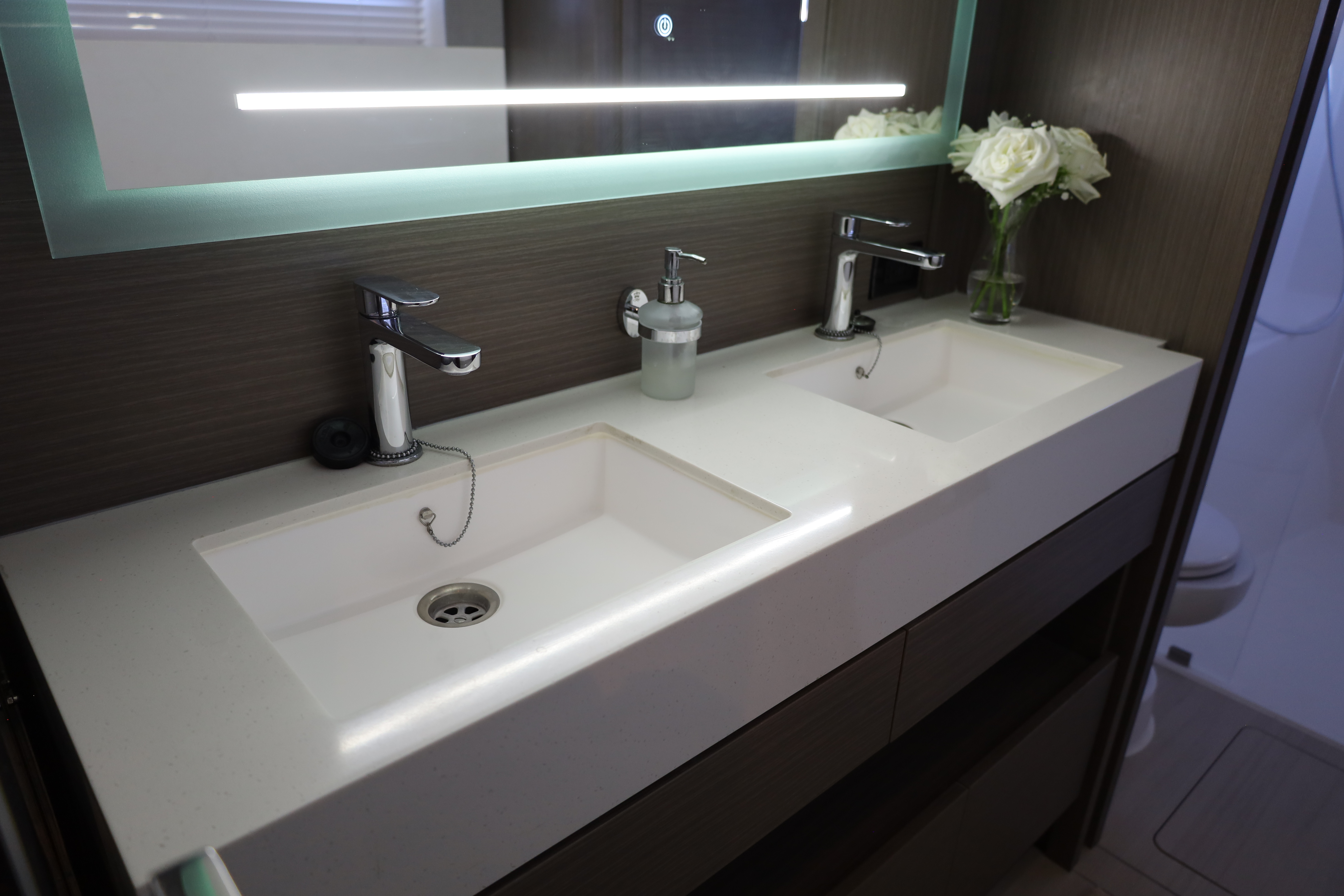 Leopard 46 Power Cat for sale - Interior and exterior views of luxury power catamaran 17