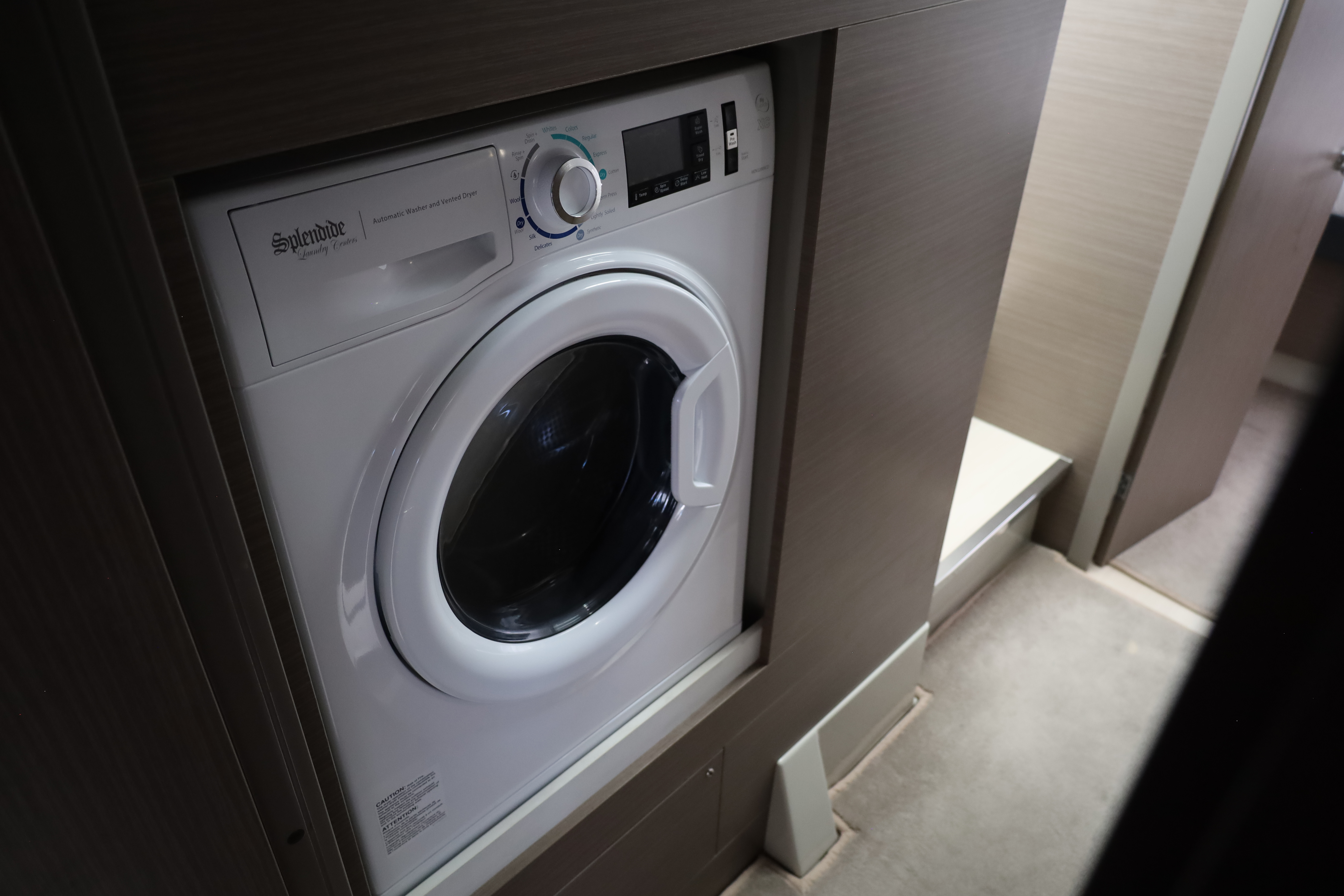 Leopard 46 Power Cat for sale - Interior and exterior views of luxury power catamaran 20