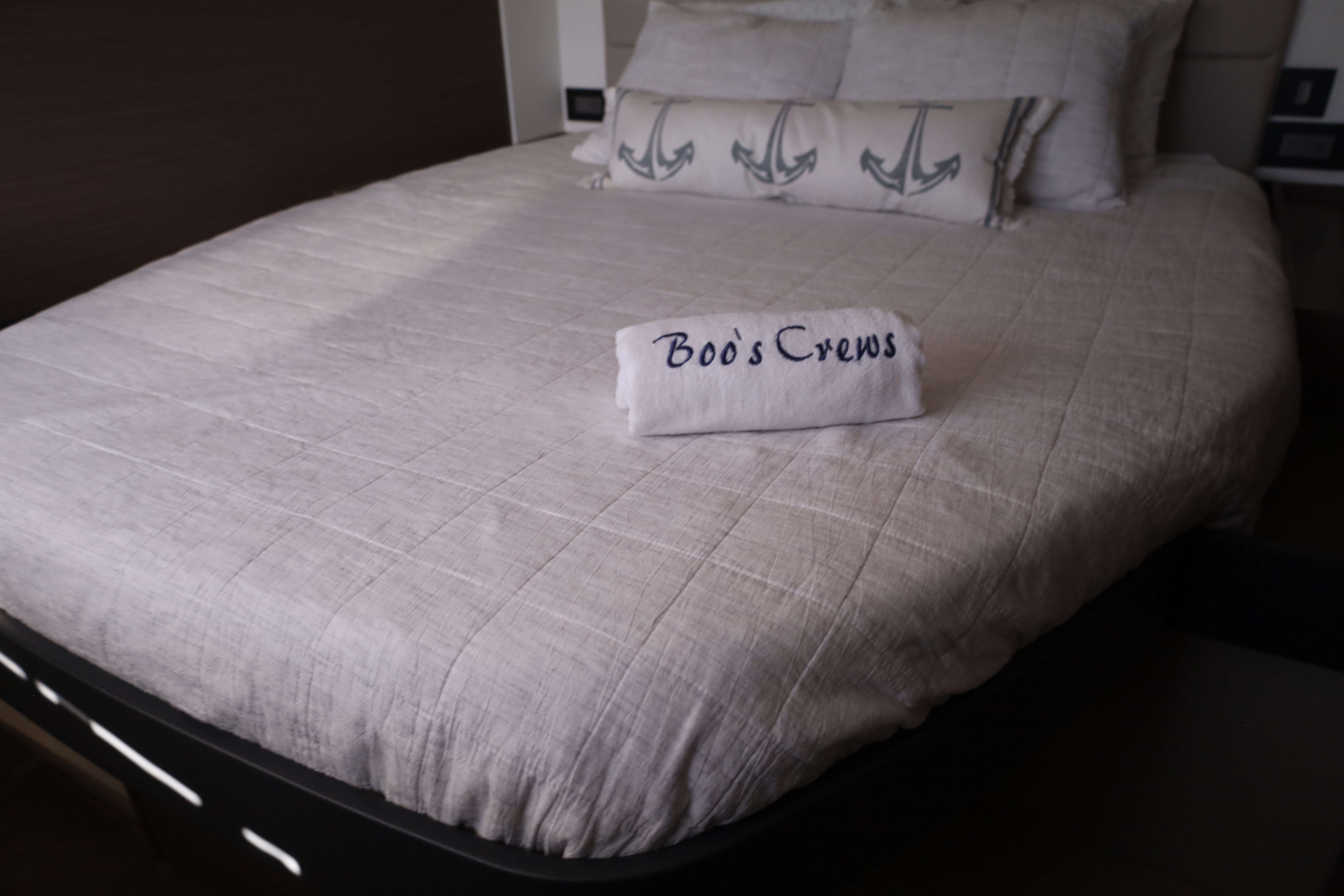 Leopard 46 Power Cat for sale - Interior and exterior views of luxury power catamaran 22